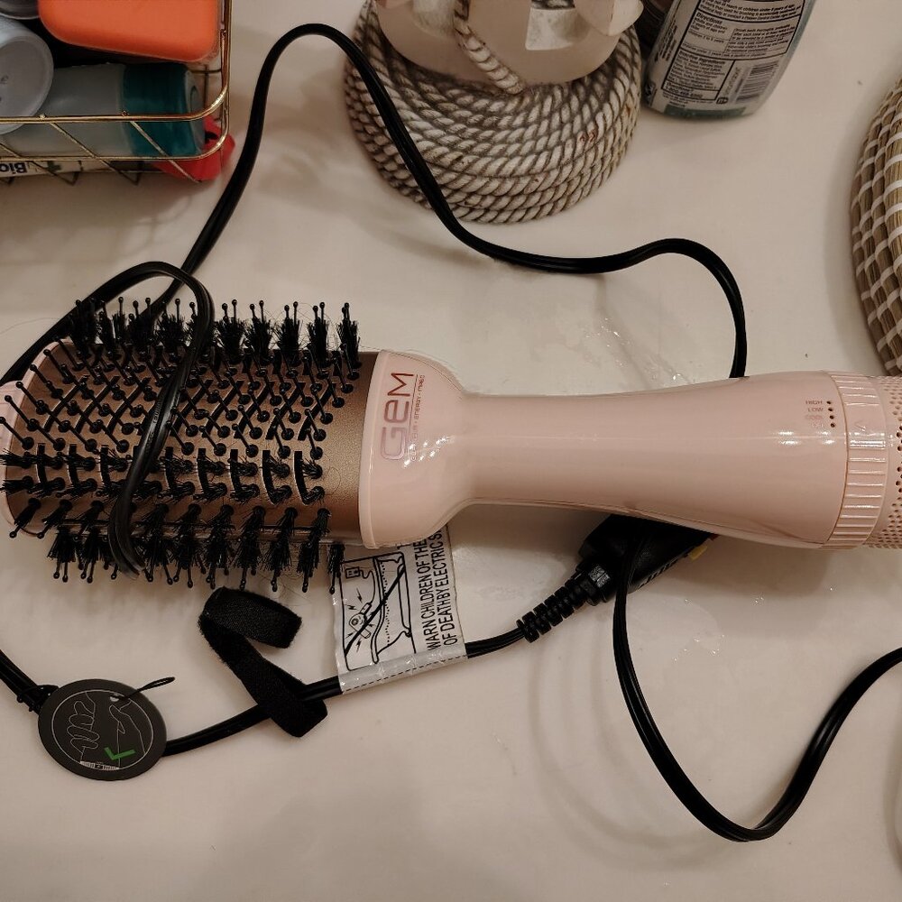 Gem blowdry brush